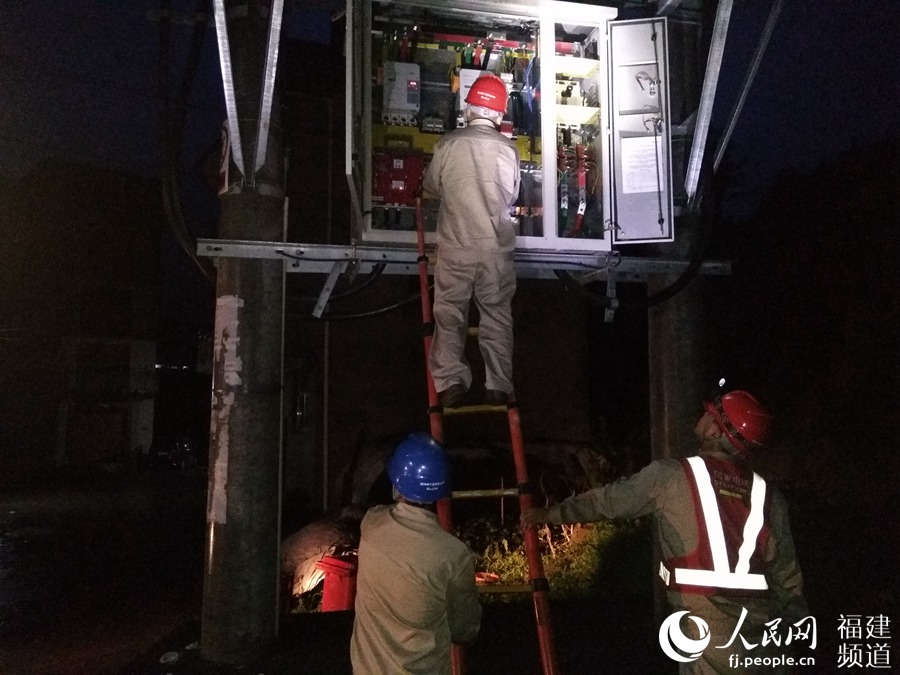 7��11���������W(w��ng)�܌���늹�˾�����ˆT��10ǧ����·�����M(j��n)��ҹ�g���ޡ���܊���z