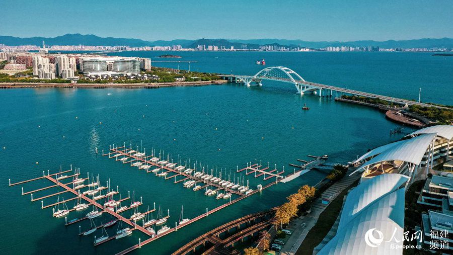 碧海藍(lán)天的五緣灣。蘇華琦攝