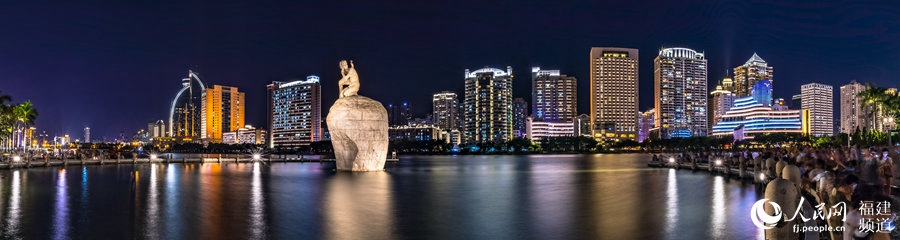 筼筜湖畔的白鷺女神。蘇華琦攝