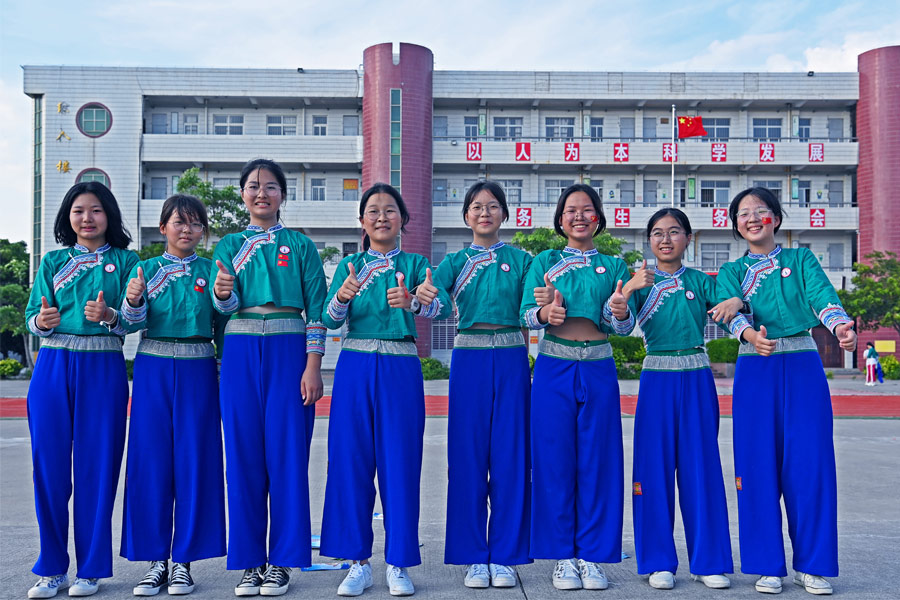 ����Ȫ�ݣ�����Ů�桱У���MУ�@ �������ŷ��z�L��