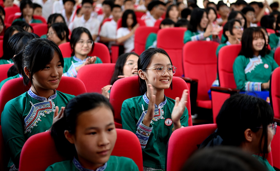 ��������Ů�桱У���ČW�����ӌW����������הz