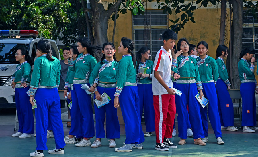 �W(xu��)��������Ů��������Ⱥ����С���ЌW(xu��)�γ�һ���n�����L(f��ng)�������הz