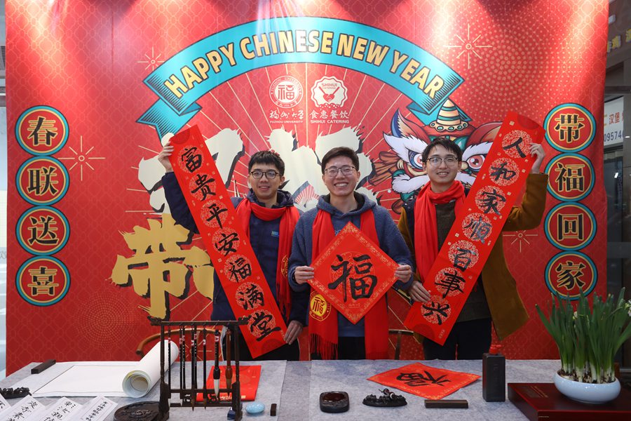 ��У�W��չʾ�Լ����Ĵ�(li��n)�͸��������ݴ�W���D