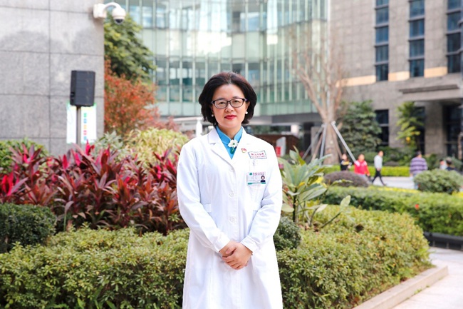 福建省立醫(yī)院黨委副書(shū)記、省立金山醫(yī)院黨委書(shū)記李 紅 