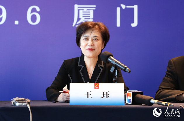 重慶市商務(wù)委黨組成員、副主任 王玨