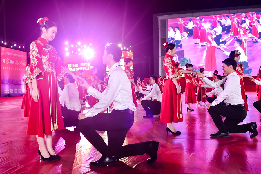 新郎集體求婚環(huán)節(jié)。廈門市總工會供圖