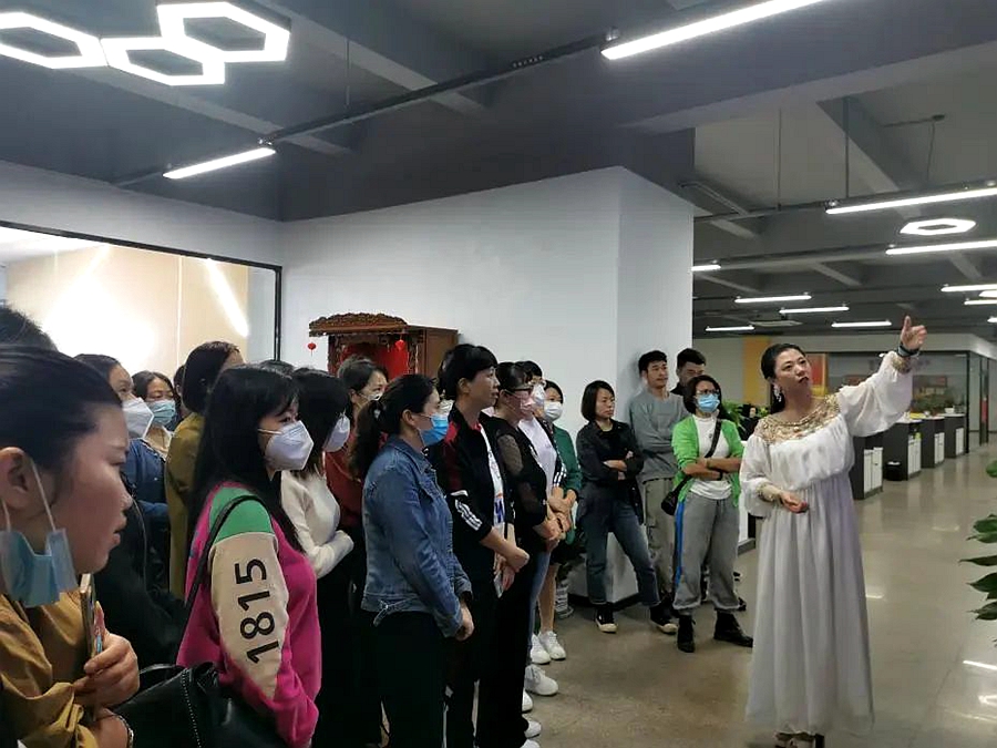 新媒體帶貨授課現(xiàn)場。泉州市婦聯(lián)供圖