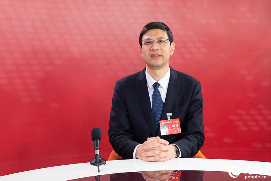 福建省人大代表、古田縣人民政府縣長許鋒做客人民網(wǎng)福建演播室。 人民網(wǎng)?焦艷攝