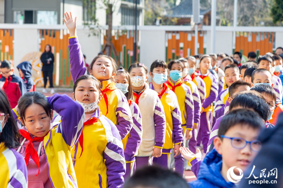 9、活動(dòng)以知識問答、繪畫展覽等寓教于樂的形式展開。康磊攝