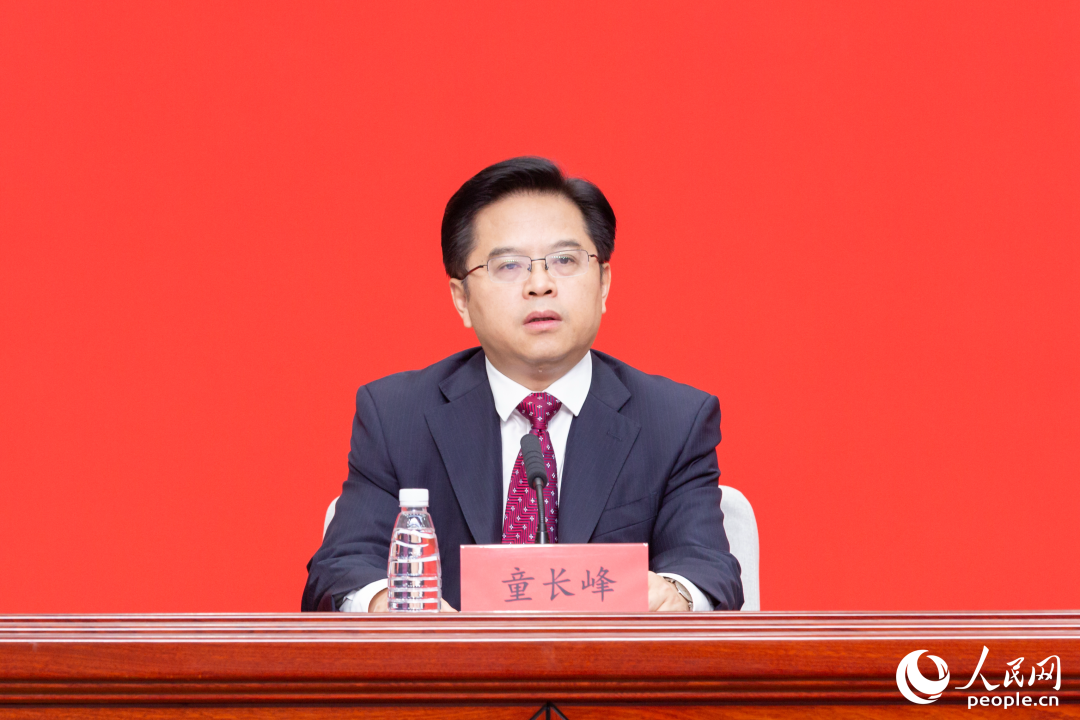 福建省人社廳黨組成員、副廳長童長峰?？道跀z