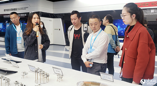 媒體代表在福州軟件園實(shí)地探訪。黃東儀攝