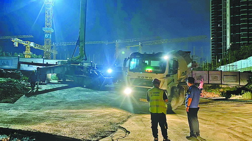 全市城管執(zhí)法部門開展為期一個多月的建筑工地噪聲污染控制專項整治工作。廈門市執(zhí)法局供圖