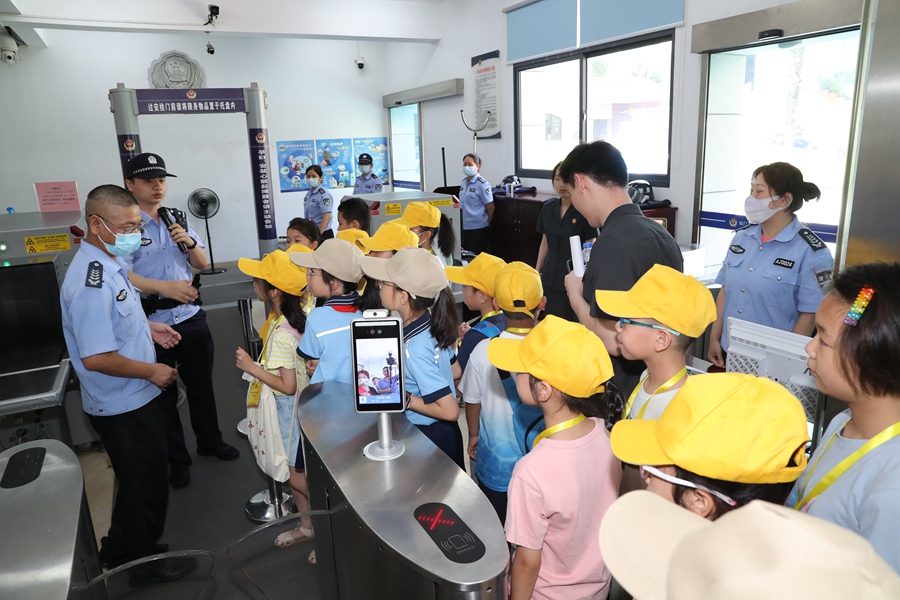 參觀思明法院安檢通道。