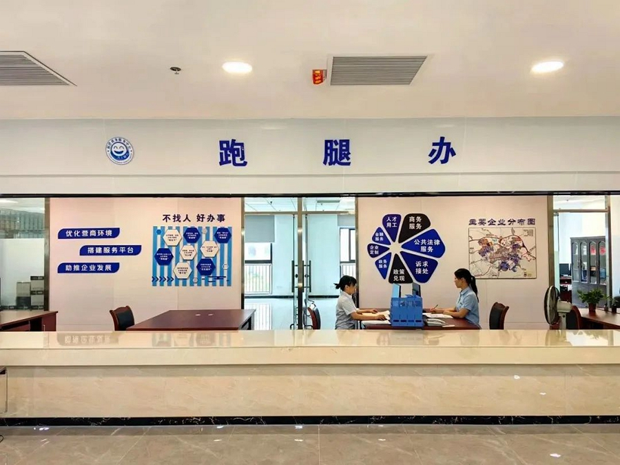 長泰區(qū)新成立的“跑腿辦”，實現(xiàn)從受理咨詢到委托辦理再到事項辦結(jié)，全程幫辦代辦聯(lián)辦陪辦。長泰區(qū)融媒體中心供圖