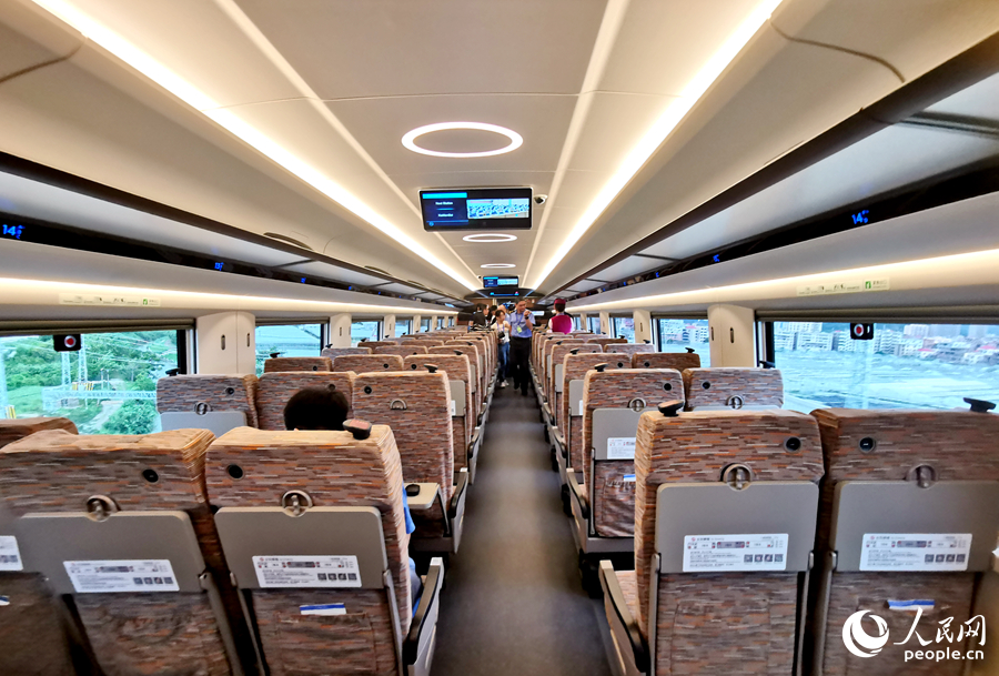智能動(dòng)車組內(nèi)環(huán)境。人民網(wǎng)記者 林曉麗攝