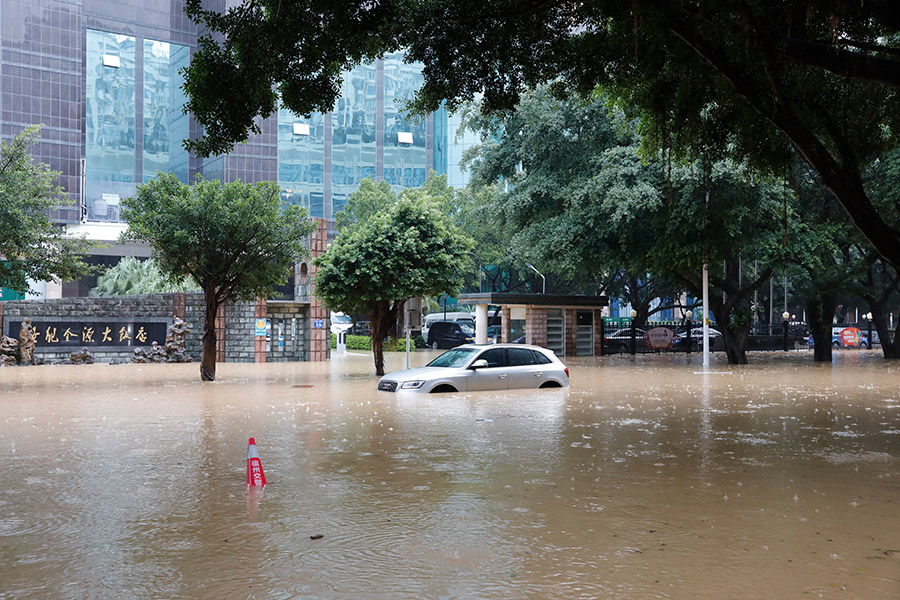 今早七時(shí)左右，福州溫泉公園附近積水嚴(yán)重。林元清攝