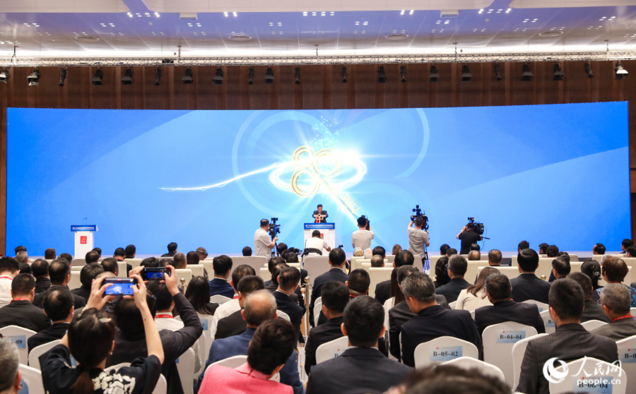 開啟“金鑰匙”，廈門進入“九八”時間。人民網 陳永整攝