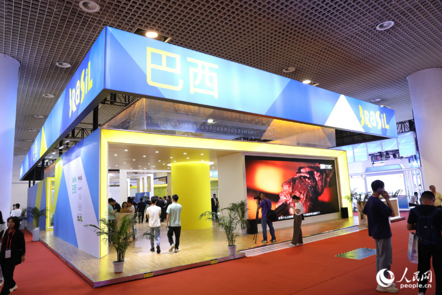 作為本屆投洽會主賓國之一，巴西此次設置450平方米國家館，組織了6個大州共同來廈參展。人民網 陳永整攝