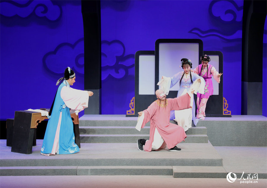 閩劇《貶官記》劇照。人民網(wǎng) 葉青卿攝