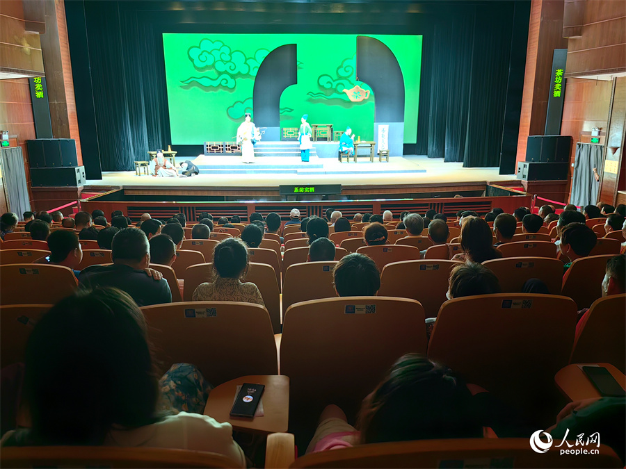 閩劇《貶官記》復(fù)排后再次上演。人民網(wǎng) 葉青卿攝