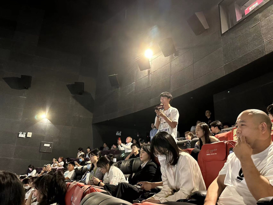 現(xiàn)場觀眾就影視行業(yè)相關問題進行提問。夏晉仁攝