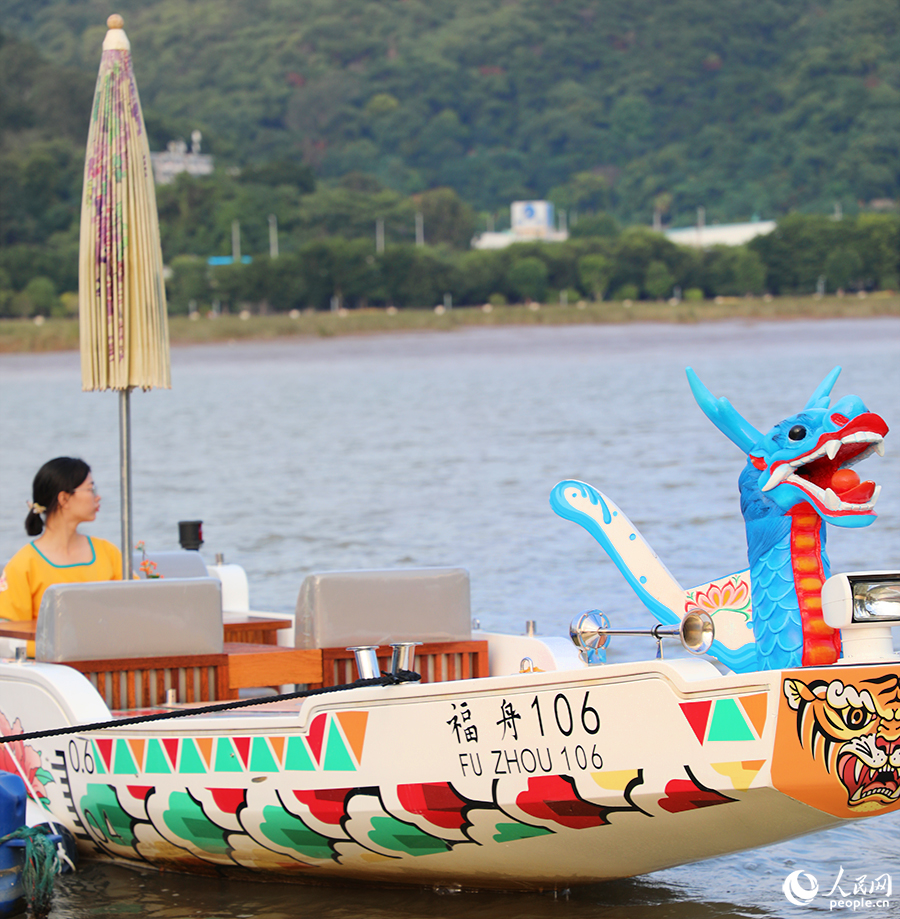 游艇展區(qū)內(nèi)展出的“福舟106”游船。人民網(wǎng) 黃東儀攝