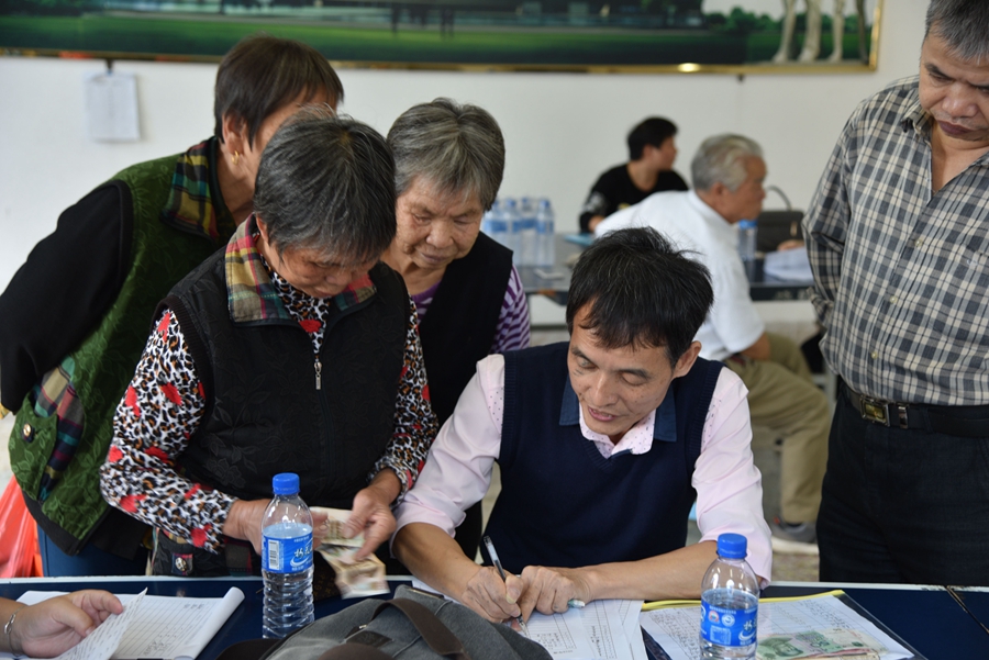 “醫(yī)療互助、困難幫扶”活動在礦區(qū)受“熱捧”。福建能化集團(tuán)供圖