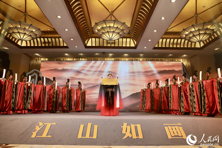 《祭茶大典》表演。人民網(wǎng) 謝小姿攝