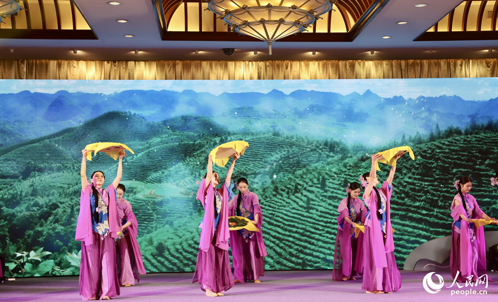 采茶舞表演。人民網(wǎng) 謝小姿攝