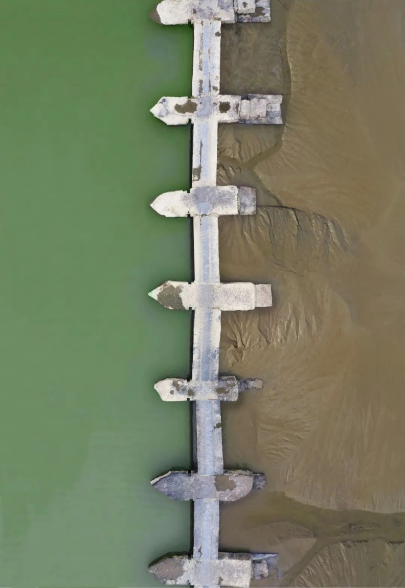 木蘭陂一邊為淡水，一邊是灘涂。莆田文旅供圖