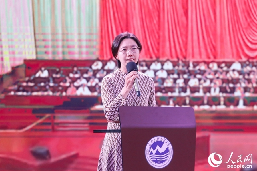 中國(guó)婦女十三大代表，福州城市建設(shè)投資集團(tuán)有限公司戰(zhàn)略與經(jīng)營(yíng)管理部經(jīng)理，福州市婦聯(lián)黨組成員、副主席徐小驕。人民網(wǎng) 陳永整攝