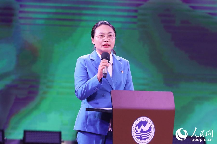 全國(guó)巾幗建功標(biāo)兵，福建省脫貧攻堅(jiān)先進(jìn)個(gè)人、福建省農(nóng)業(yè)科學(xué)院作物研究所高級(jí)農(nóng)藝師、女科技特派員蘇海蘭。人民網(wǎng) 陳永整攝