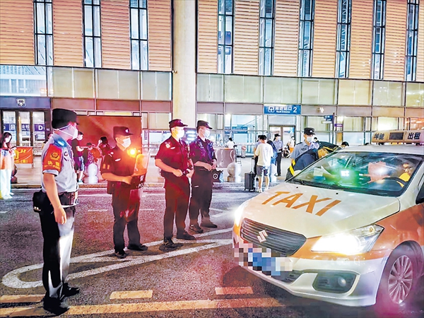 針對廈門北站開展道路運(yùn)輸整治。