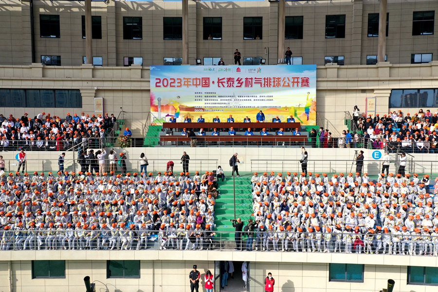 11月25日，全國(guó)首個(gè)“村氣排”在福建長(zhǎng)泰開賽。長(zhǎng)泰區(qū)融媒體中心供圖