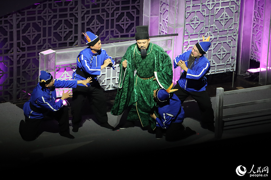 演員扮演的“陳偁”數(shù)次上奏爭取在泉州設(shè)立市舶司。人民網(wǎng) 黃東儀攝