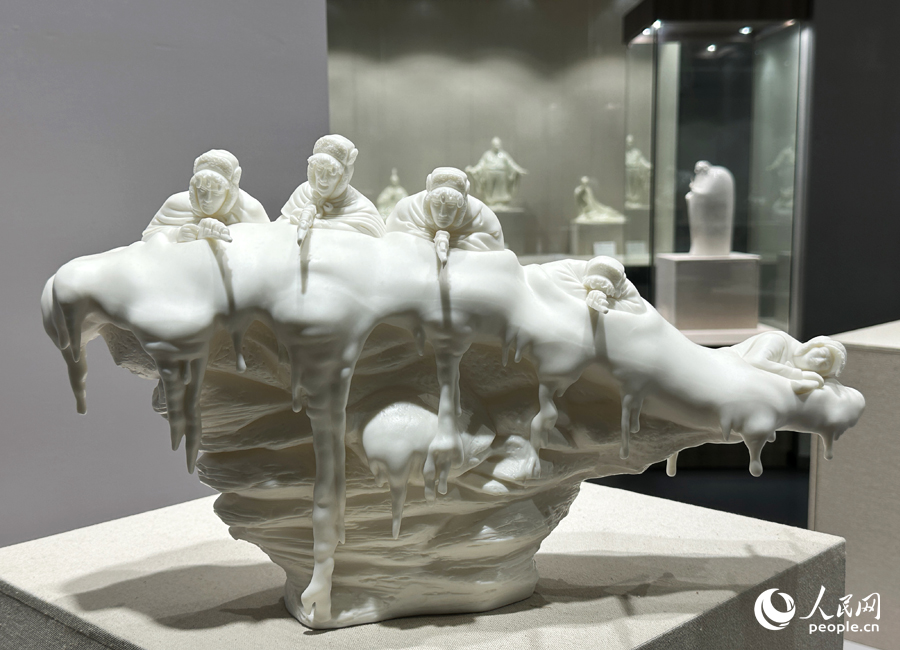 劉錢作品《長津湖——冰雕人》。人民網(wǎng)記者 劉卿攝