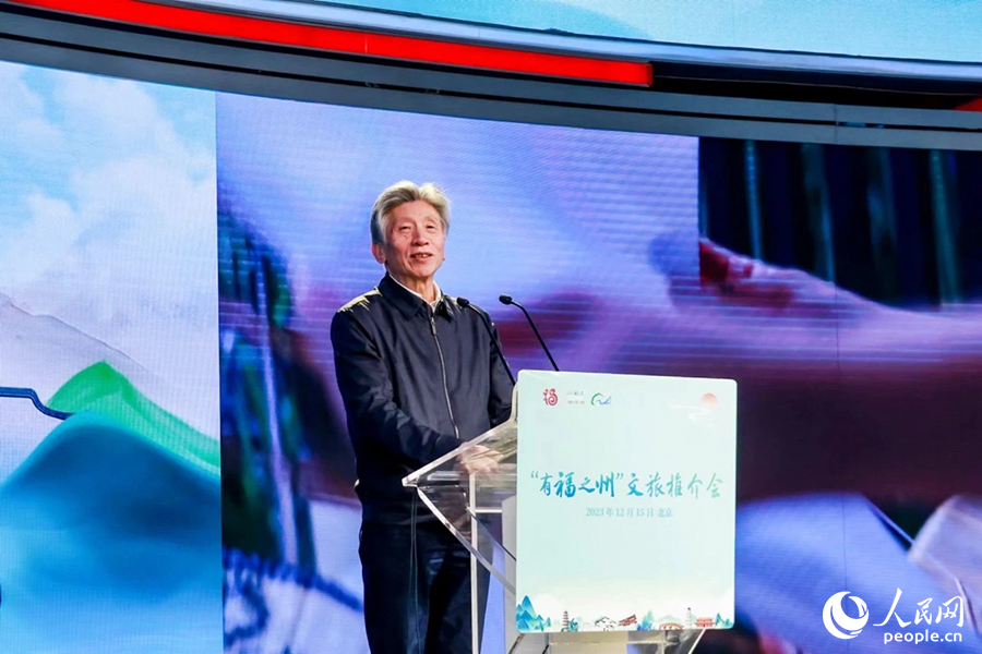 中國(guó)當(dāng)代畫家、美術(shù)評(píng)論家、美術(shù)教育家、中國(guó)美術(shù)家協(xié)會(huì)主席范迪安。人民網(wǎng)攝