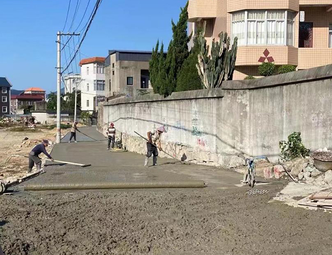 東嶠村道路改造施工現場。福清市委組織部供圖