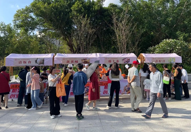 創(chuàng)業(yè)集市現(xiàn)場。