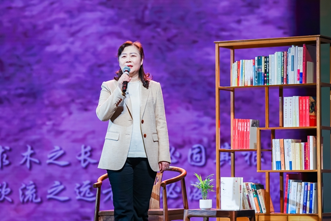 中國婦女十三大代表、福建省福州教育學(xué)院附屬第二小學(xué)黨總支書記、校長方曉敏。主辦方供圖