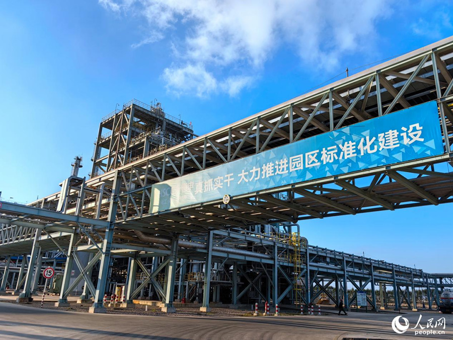 申遠(yuǎn)一體化產(chǎn)業(yè)園內(nèi)的電子特氣生產(chǎn)線。人民網(wǎng) 葉青卿攝