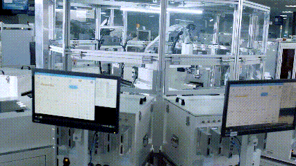 在立達(dá)信智能車間，機(jī)器在不停運轉(zhuǎn)。