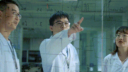 在立達(dá)信車間內(nèi)，工作人員正忙碌作業(yè)。