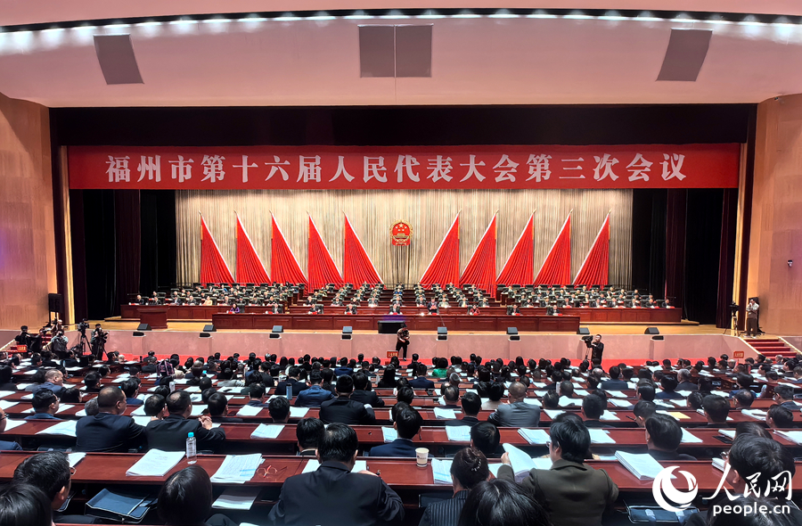 1月13日，福州市十六屆人大三次會議開幕。人民網(wǎng)記者 林曉麗攝