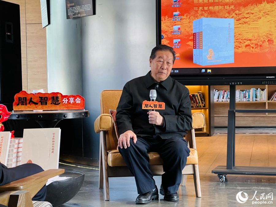 菌草技術(shù)發(fā)明人林占熺分享“閩人新智”故事。人民網(wǎng) 陳歡歡攝