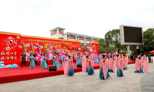 1月22日，2024年漳州市文化科技衛(wèi)生“三下鄉(xiāng)”集中服務活動啟動。云霄縣融媒體中心供圖