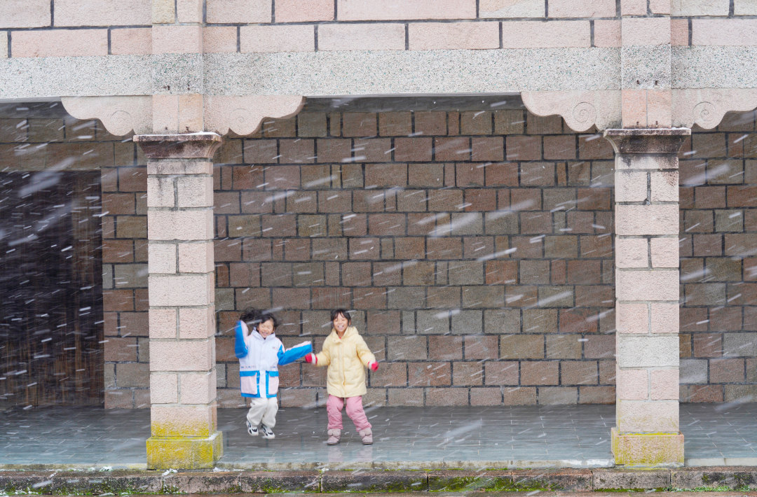 南平建陽區(qū)黃坑鎮(zhèn)坳頭村大雪紛飛。吳大灼攝