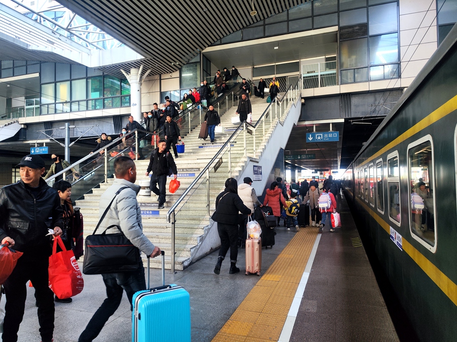 春運(yùn)期間，福建鐵路預(yù)計(jì)發(fā)送旅客1706萬(wàn)人次。韓毅攝