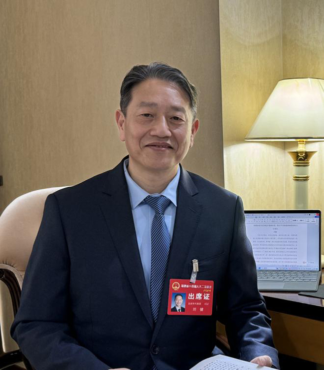 福建省人大常委會委員，民進福建省委會副主委，福建省腫瘤醫(yī)院乳腺內(nèi)科行政負責(zé)人劉健。受訪者供圖