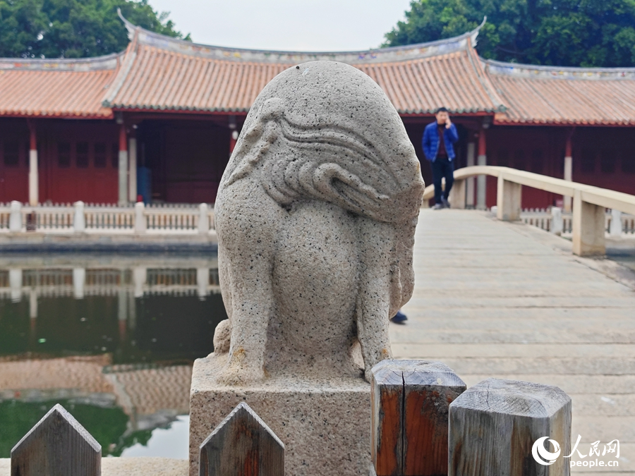 泮橋橋頭的象形石雕，見證著泉州多元文化交融的歷史。人民網(wǎng) 黃東儀攝